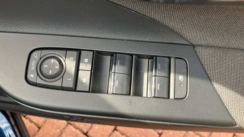 Toyota C-HR 1.8 Hybrid Design 5dr CVT Hybrid Hatchback